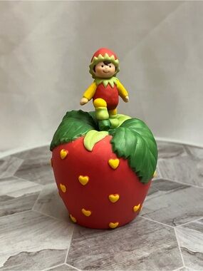 Vintage 1993 Avon Strawberry Bell Elf Figurine Ceramic Porcelain Collectible